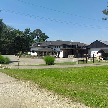 Wow Sleeping Bed & Breakfast Miklavz na Dravskem Polju ภายนอก รูปภาพ